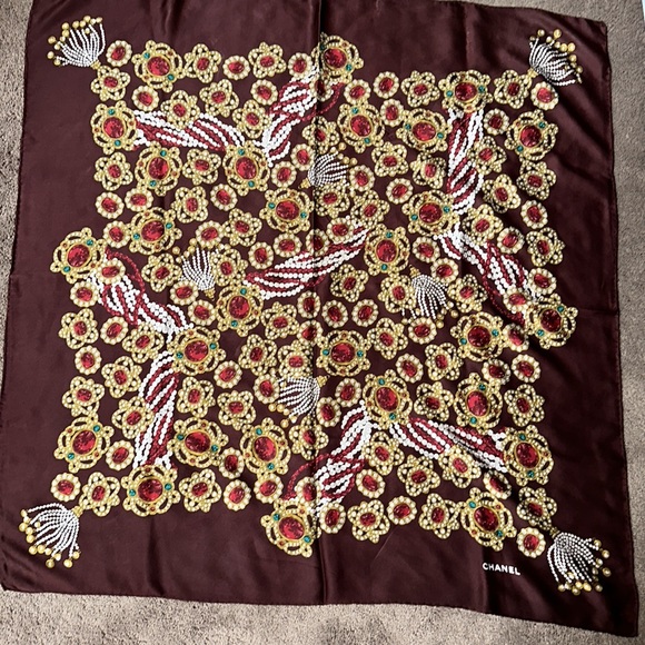 CHANEL SCARF HUGE SIZE - Picture 2 of 6